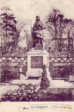 Statue du Feldgraue renversée  (Metz)